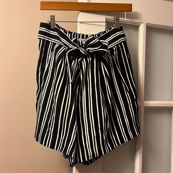 Nice short like new - Picture 1 of 3